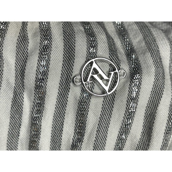 Adrienne Vittadini Women's White Silver Metallic Striped Banded V- Neck Blouse M - Picture 7 of 9